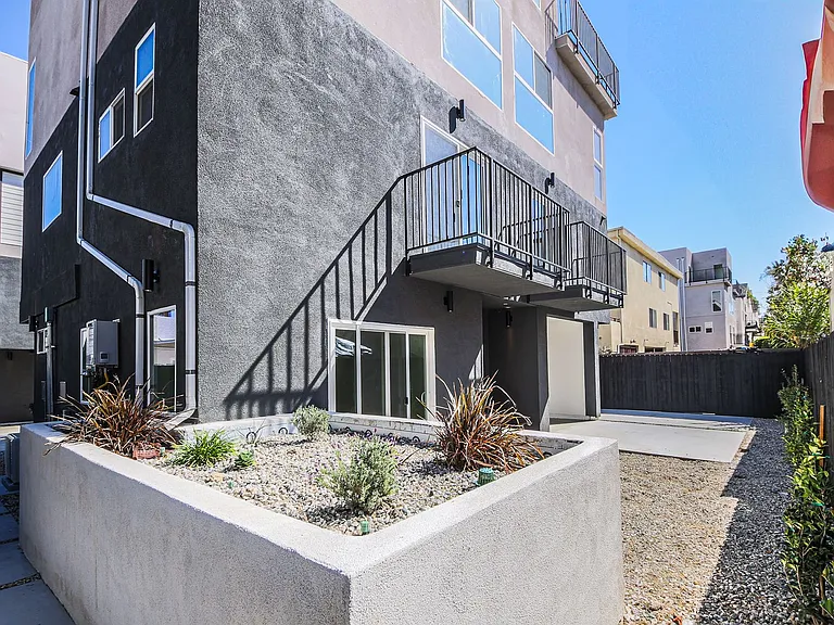5263 Cartwright Ave — Photo 25