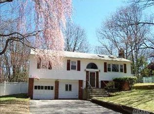 219 Kohr Rd, Kings Park, NY 11754