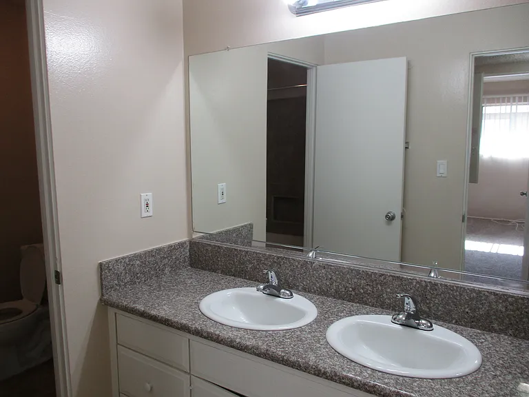 Regency West Apartments — Photo 27