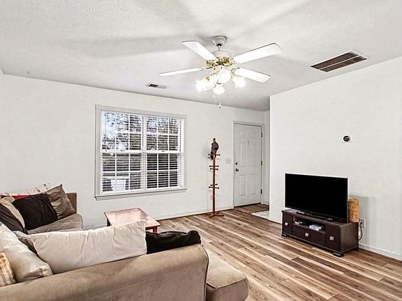 5th image of 2834 Florence Dr