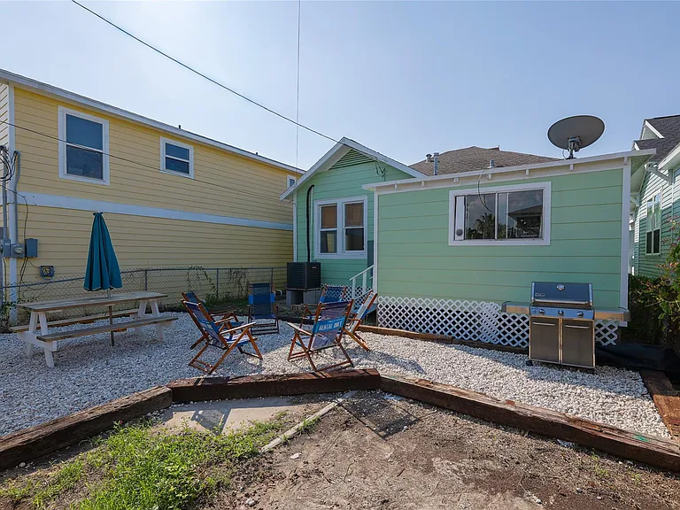2912 Avenue R — Photo 32