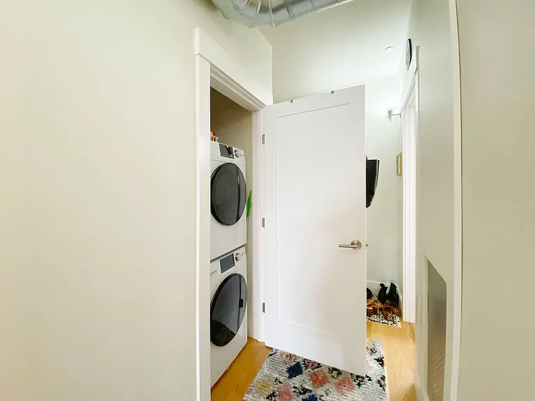 139 Border St #2B — Photo 17