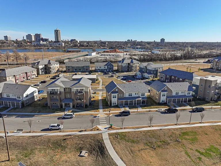 River West Apartments — Photo 16
