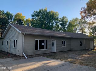 12854 W Pleasant Valley Dr, Aberdeen, SD 57401