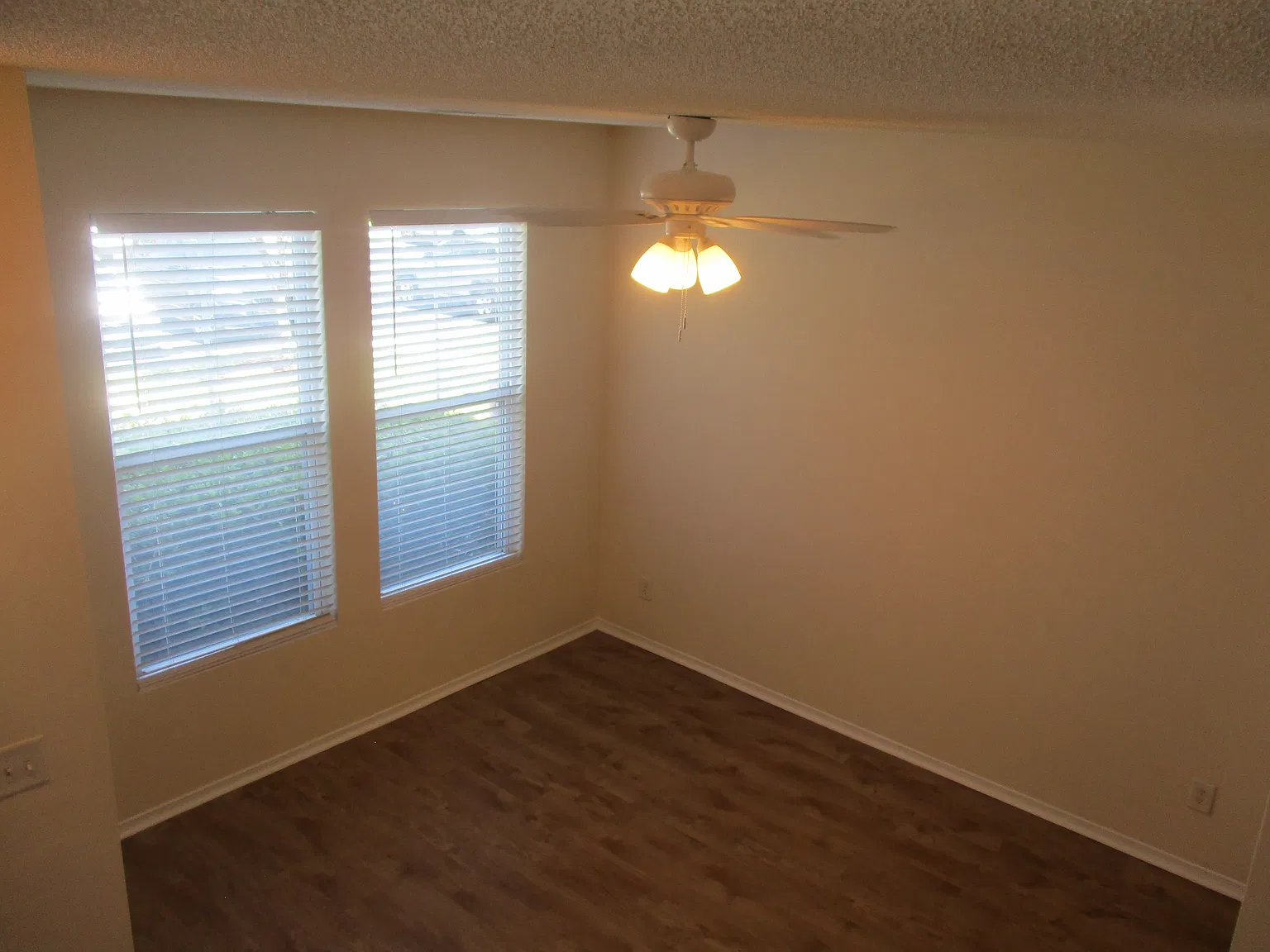 2 bed, 2.5 bath, 1407 sqft, $1,500 — Photo 3