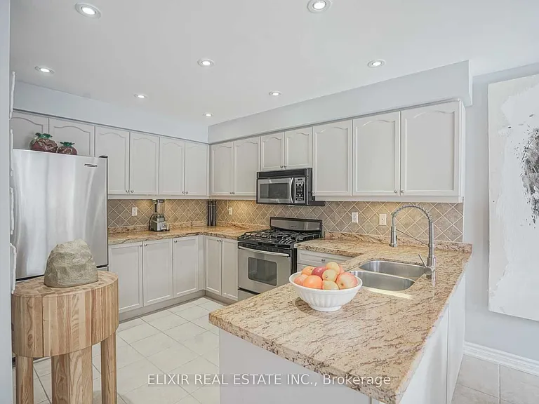 32 Florette Pl — Photo 7