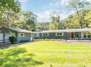 878 Indian Hills Rd, Fontana, WI 53125