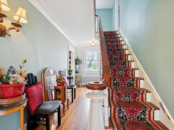 4th image of 111 Audrey Ave