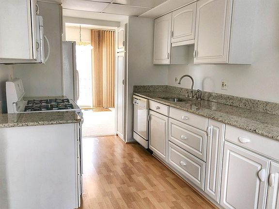 2nd image of 3359 Burbank Dr