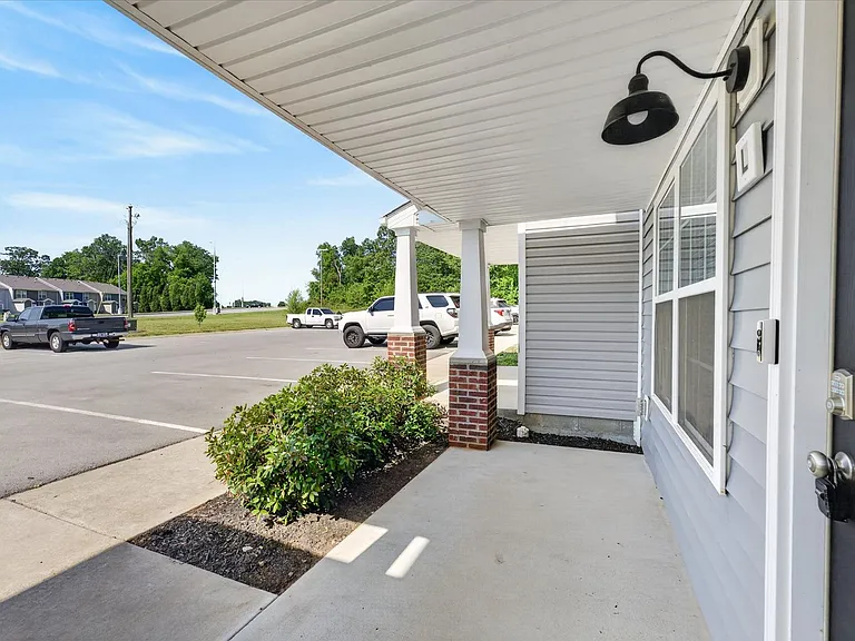 645 Stowe Ct #L — Photo 4