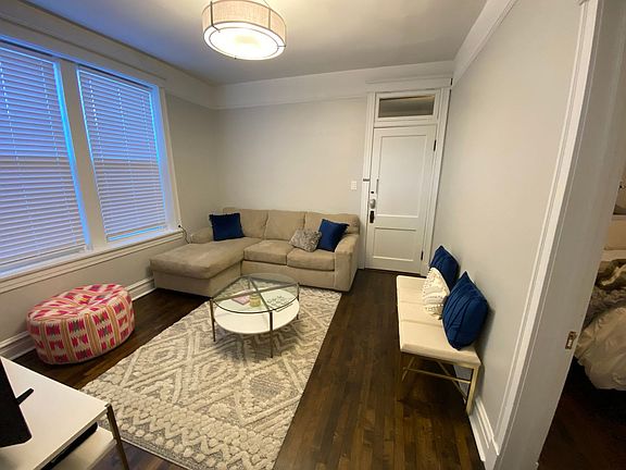 4th image of 2102 N Sheffield Ave APT 3R