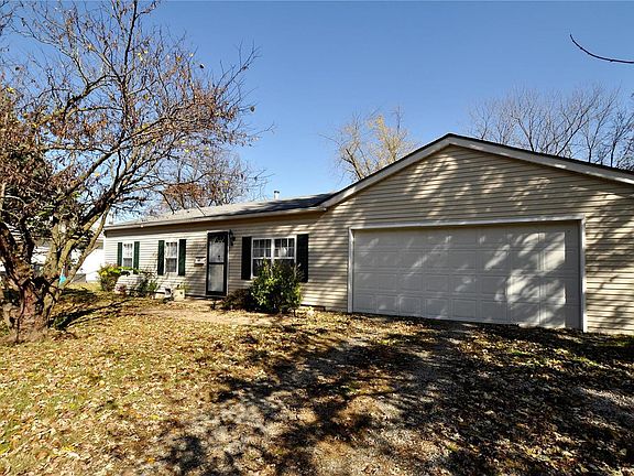 3rd image of 817 Saint Monica Dr