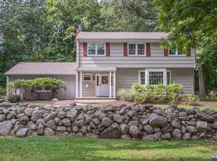 5 Acorn Ct, Ramsey, NJ 07446
