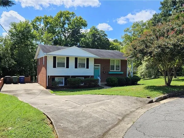 446 Stratfield Ct, Winston Salem, NC 27104