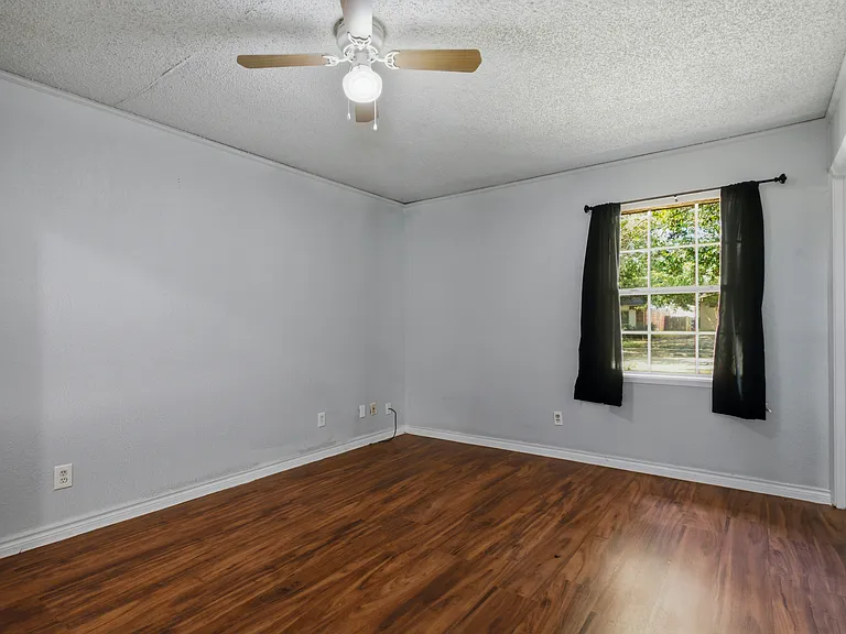 1518 Camelia Dr — Photo 17