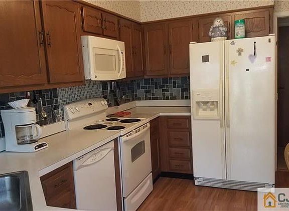 3rd image of 848B Thornhill Ct