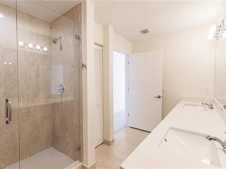 15901 Royal Pointe Ln #405 — Photo 11