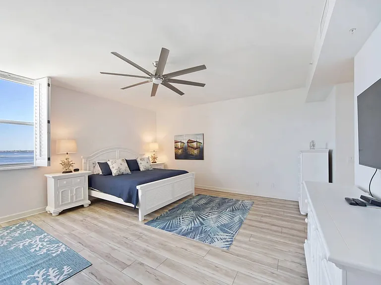 14200 Royal Harbour Ct — Photo 35