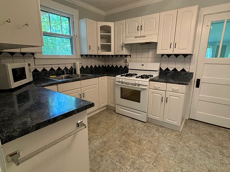 521 N Howard Ave — Photo 9