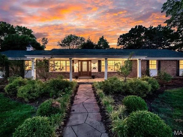 24 Country Fair Ln, Saint Louis, MO 63141