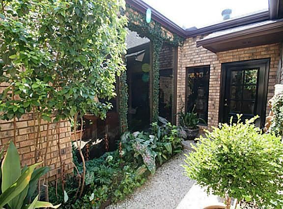4th image of 3212 Stonehenge Ln