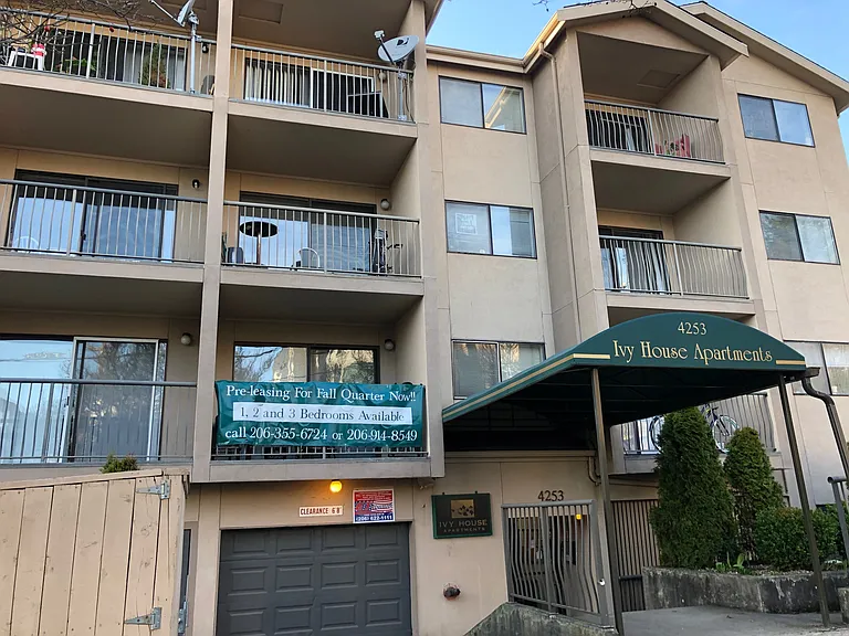 4253 8th Ave NE #401 — Photo 9
