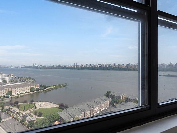 3rd image of 7002 Boulevard East APT 21C