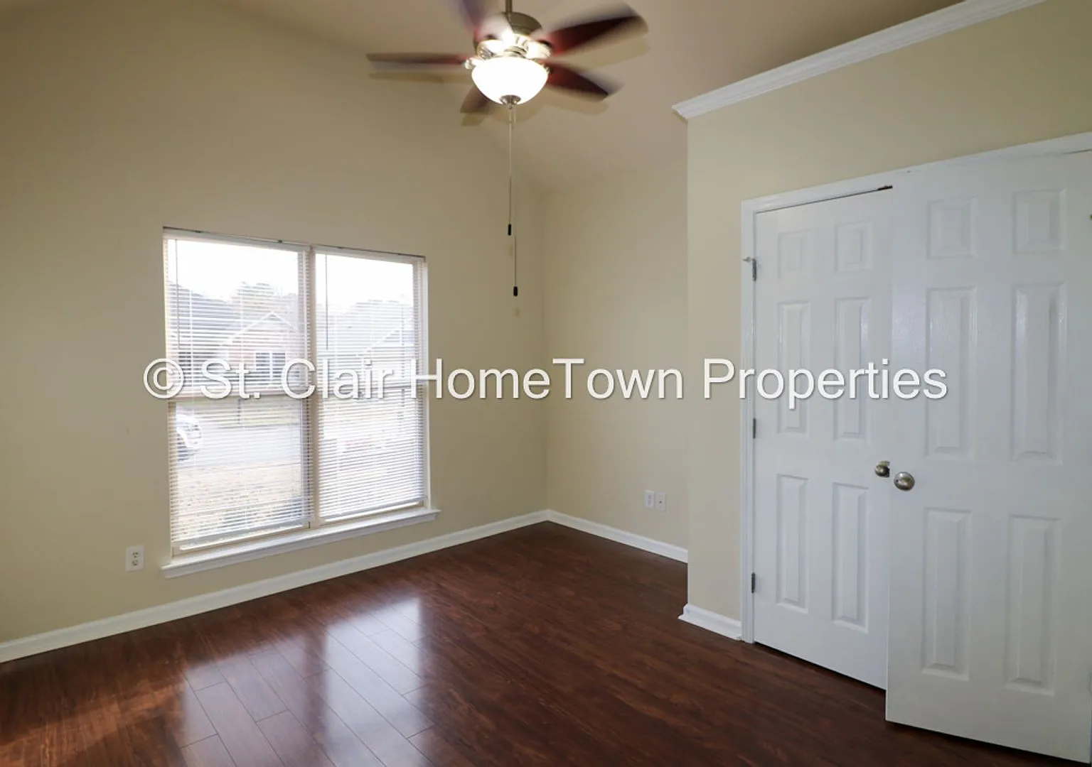 Family Home in Fox Hollow — Photo 4