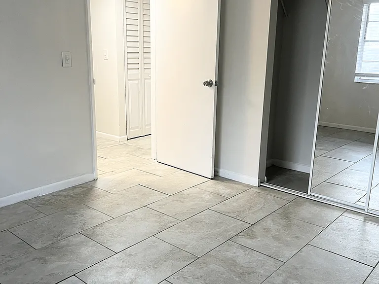 1911 N Haverhill Rd #11 — Photo 17