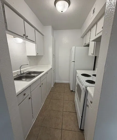 3737 Hillcroft Apartments — Photo 70