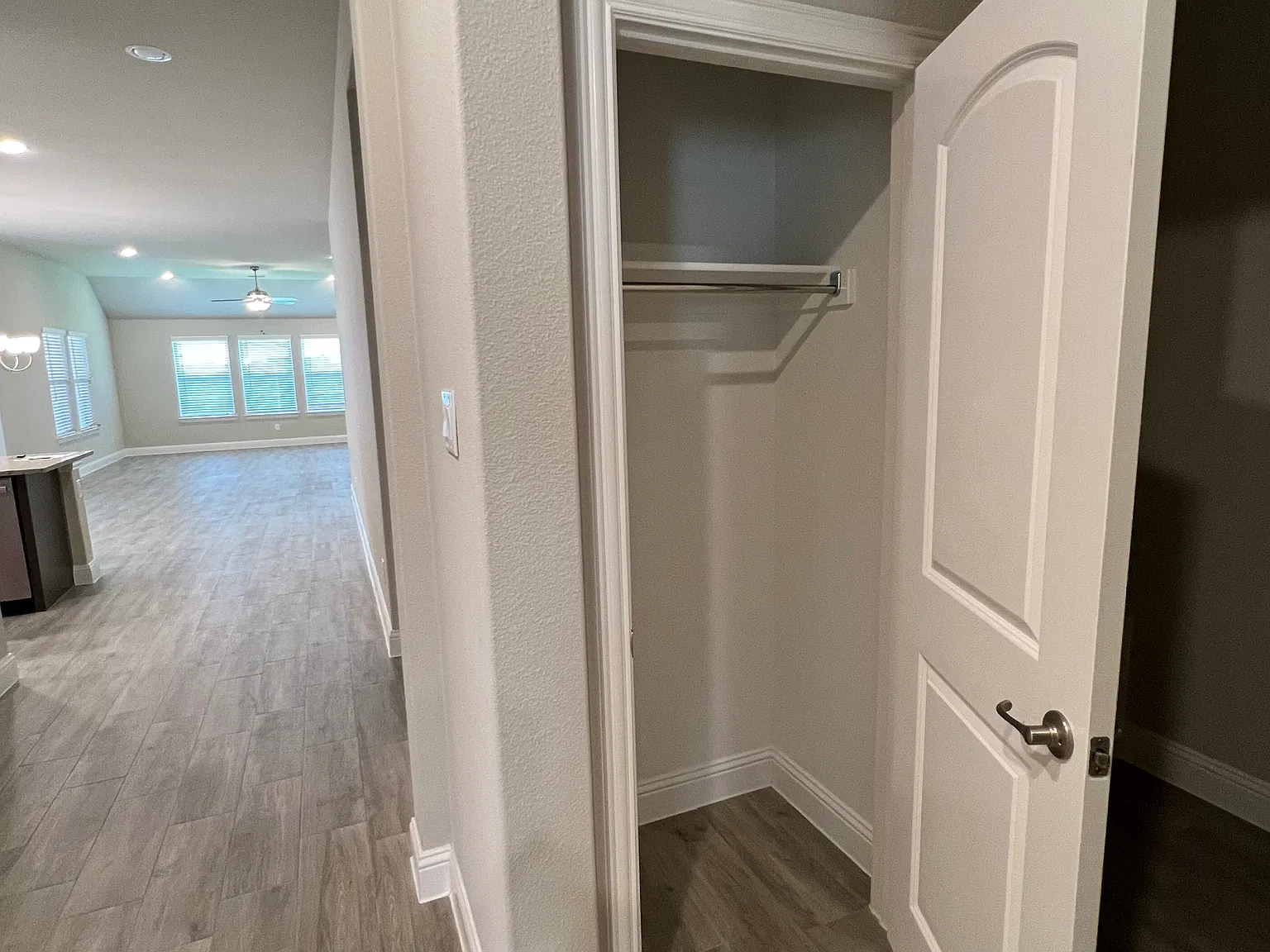 4 bed, 2329 sqft, $2,549 — Photo 3