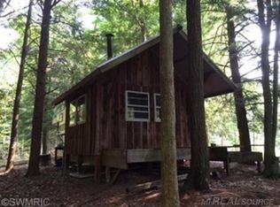 9455 E Buhler Dr, Howard City, MI 49329