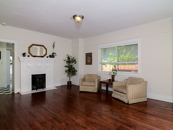 3rd image of 524 40th St