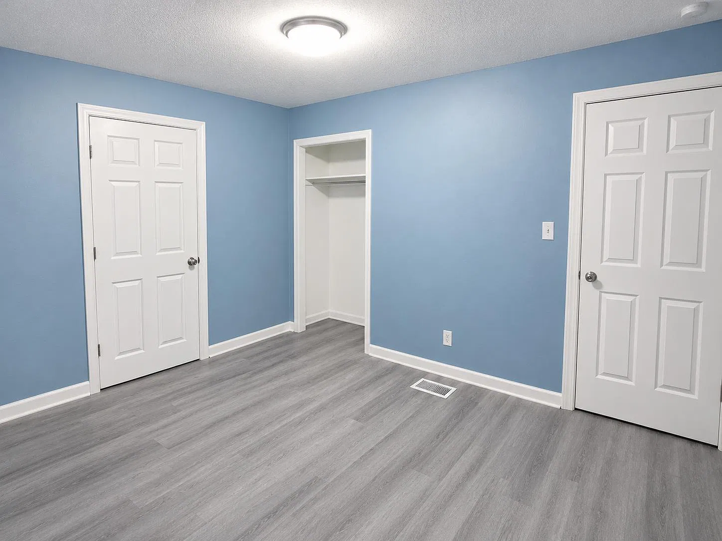 3 bed, 960 sqft, $2,100 — Photo 3
