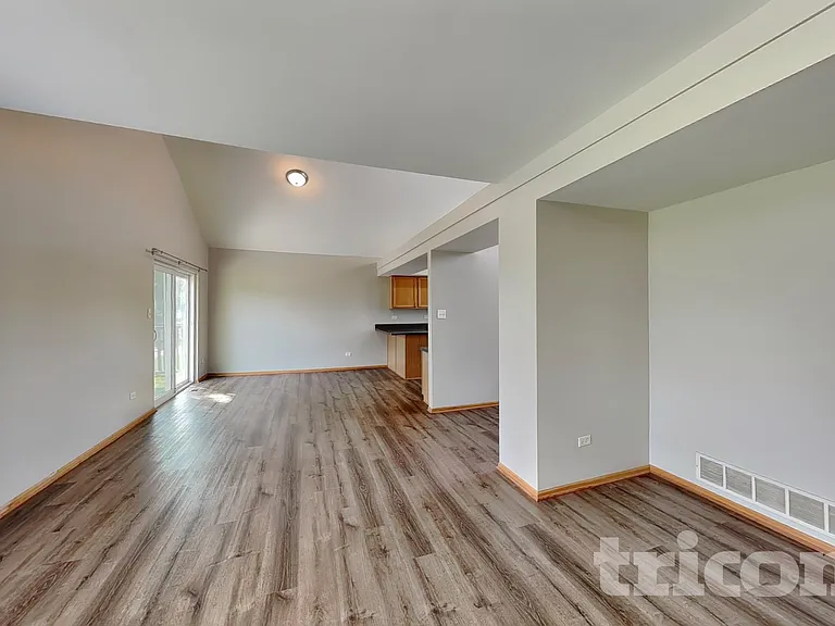 2302 Timber Trl — Photo 2