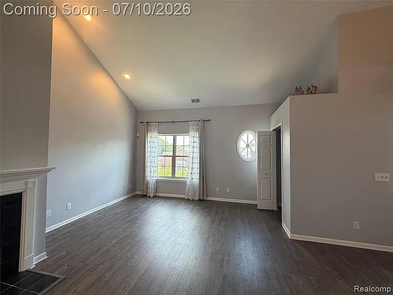 29415 Glen Oaks Blvd E — Photo 6