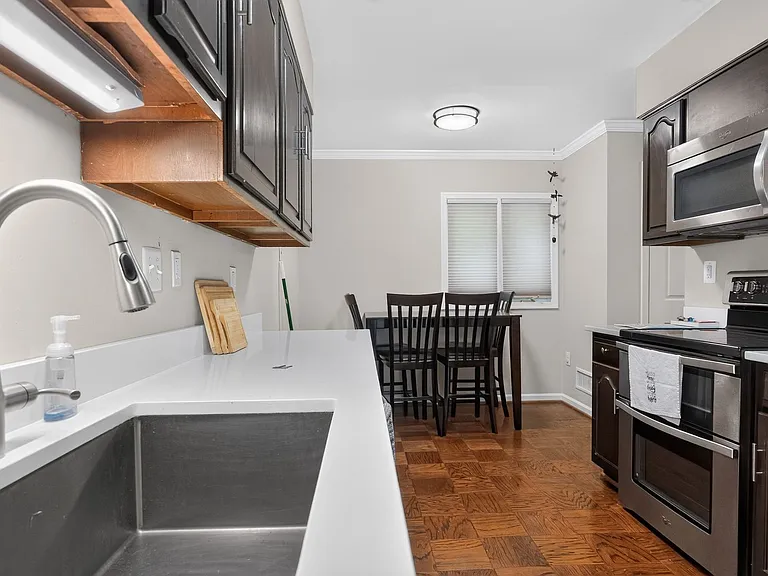 955 N Pitt St — Photo 10