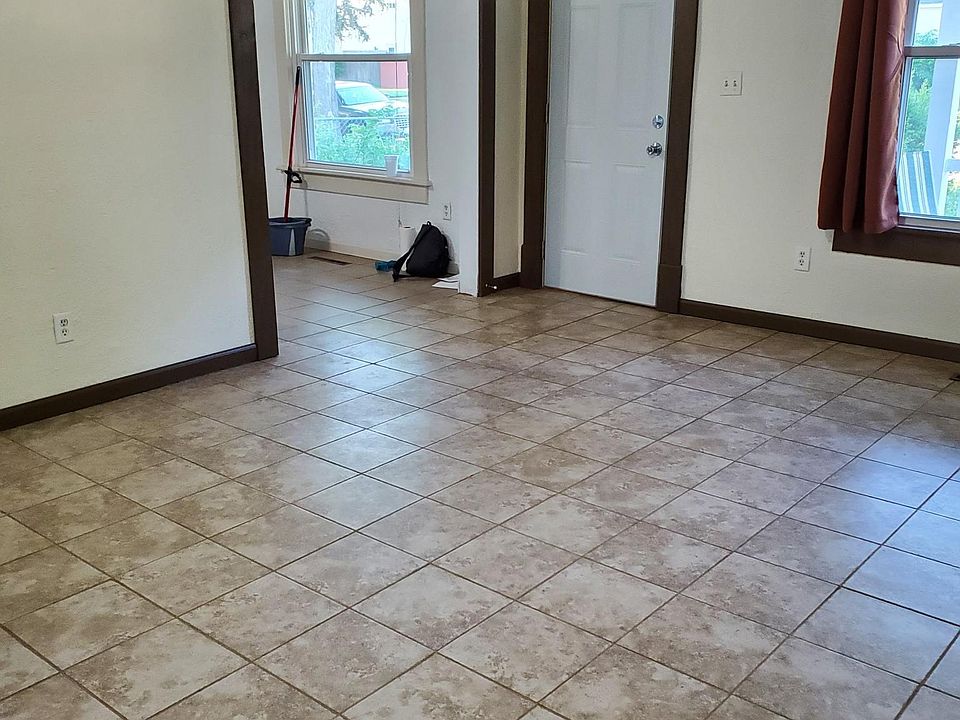 1st image of 117 E 27th St #1