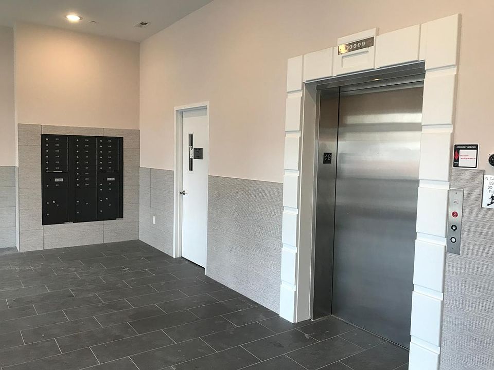 Lobby/elevator