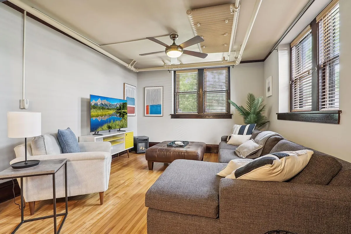 Unit Photo - 3006 W 44th St #5