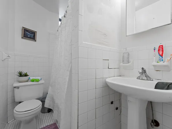 941 Jerome Avenue image 6 of 10