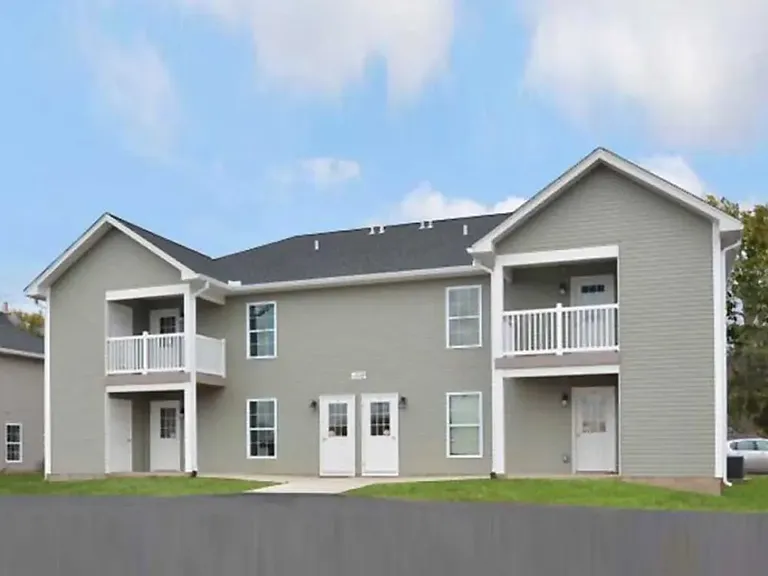 Parkview Apartments & Townhomes — Photo 2