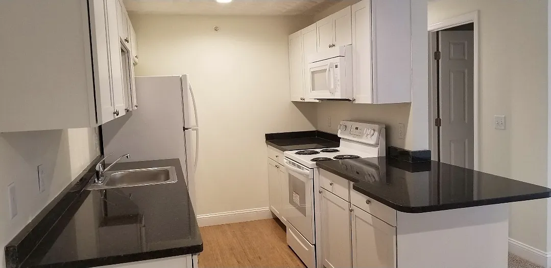 2 bed, 1100 sqft, $2,100 — Photo 4