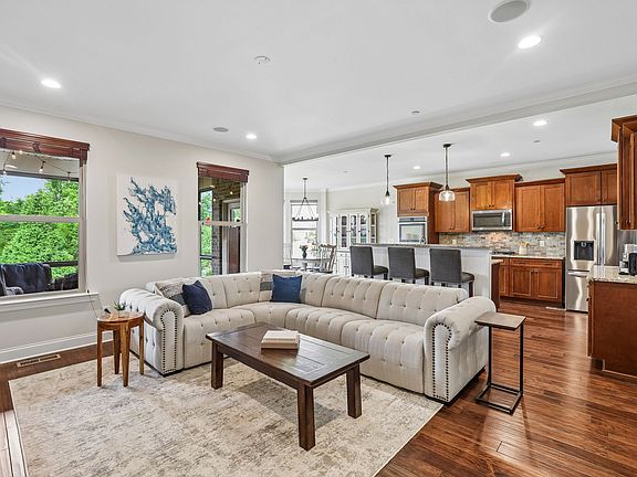 3rd image of 4627 Robin Ln