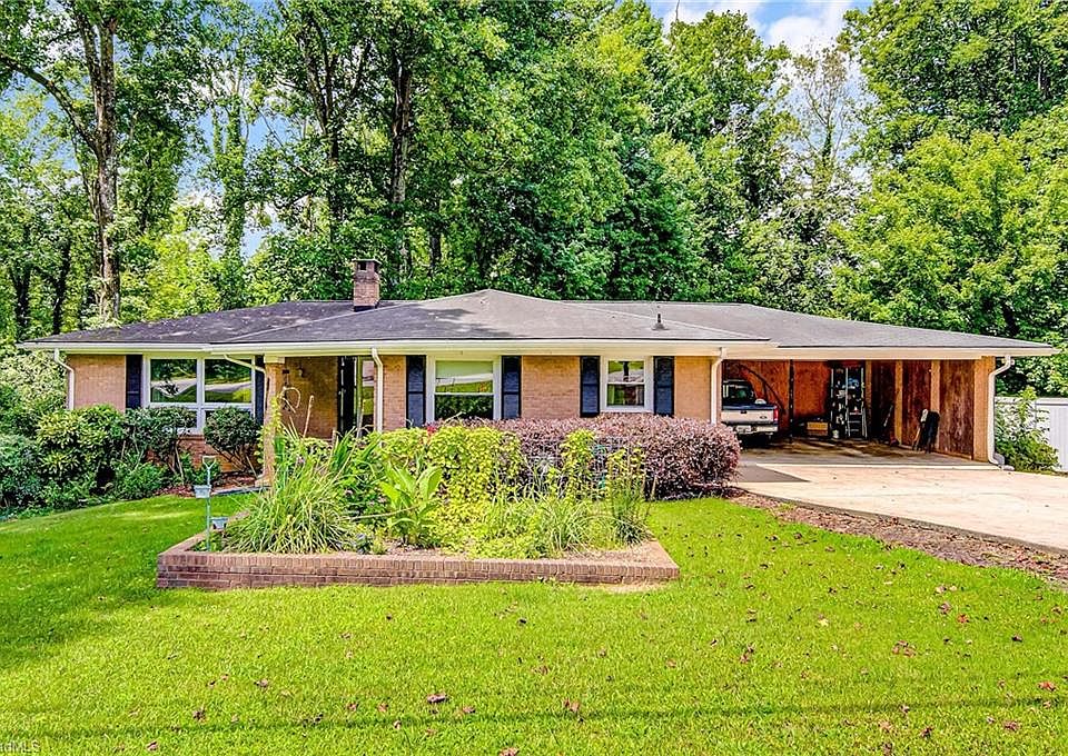 1st image of 305 Edwards Pl