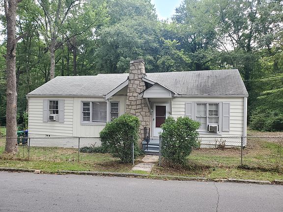 3 Bedroom cottage w/ off street parking