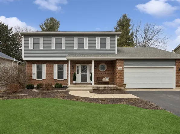 306 Lorraine Dr, Crystal Lake, IL 60012