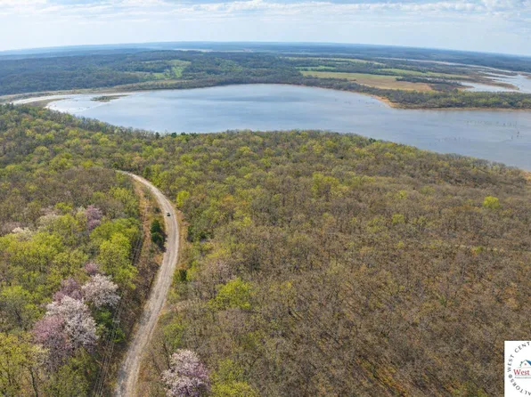 3925 NE 1075 Pvt Rd, Osceola, MO 64776