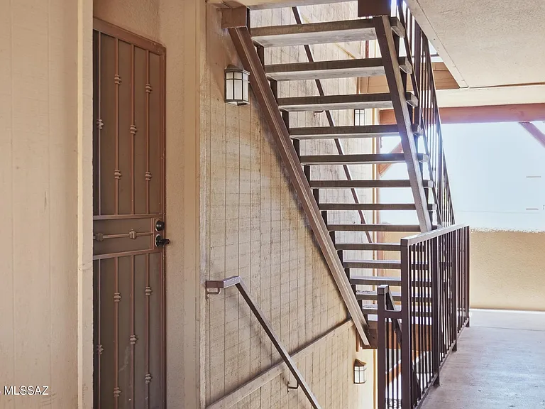1810 E Blacklidge Dr #416 — Photo 2