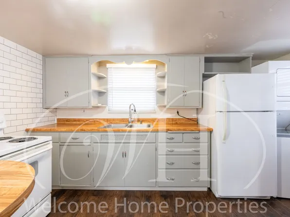 310 SE 6th St, 310 SE 6th St #1/2, College Place, WA 99324